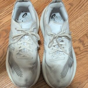 Asics Megablast Women's 8.5/ Men's 7